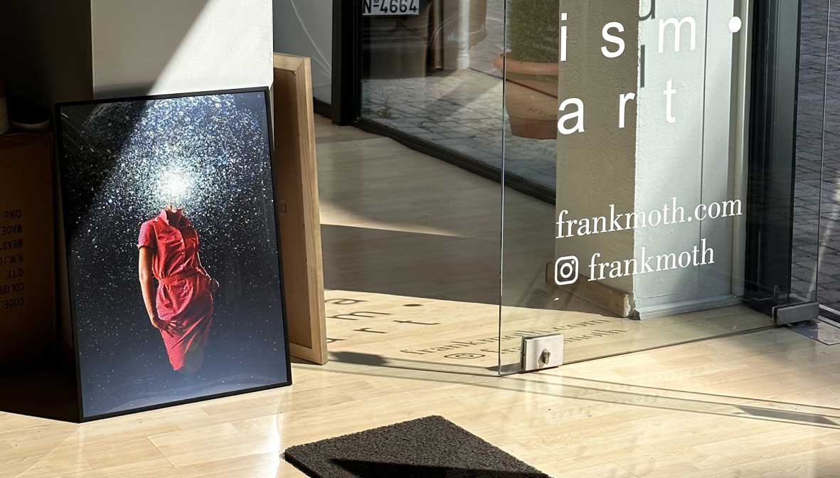 Kehystetty taideteos – Frank Moth