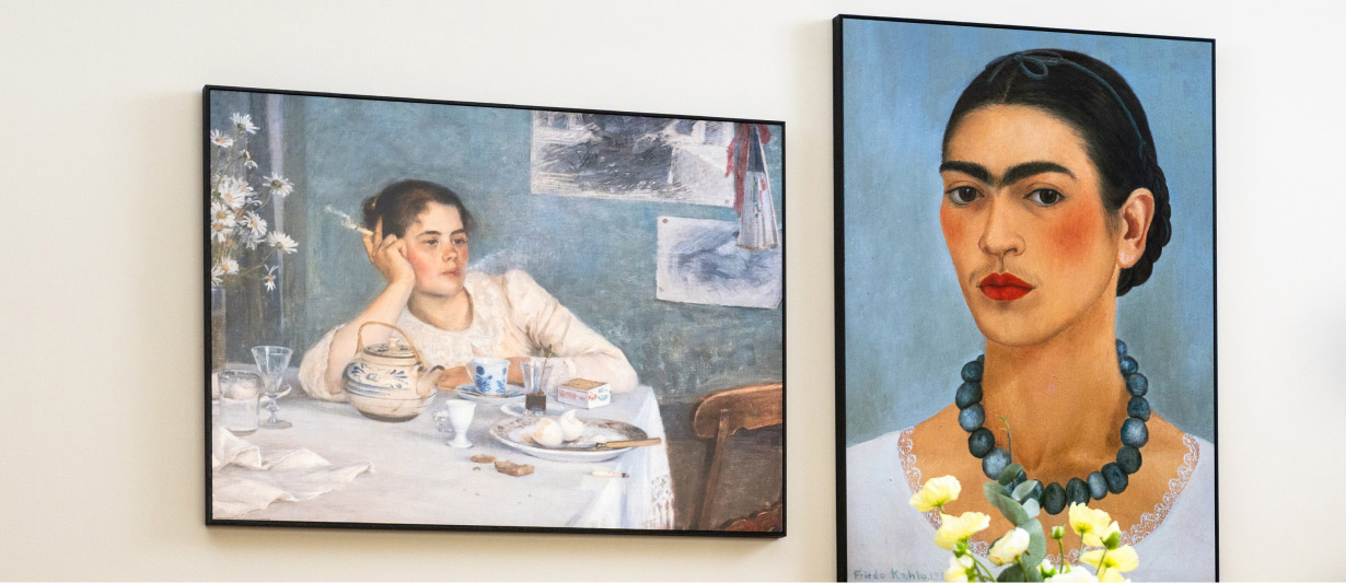 Ruokasali, jossa on kaksi julistetta